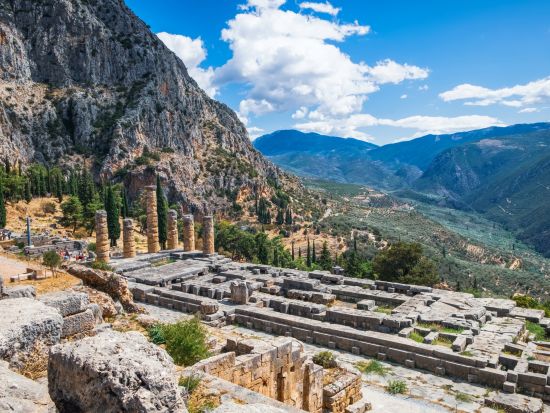 ギリシャの世界遺産めぐり デルフィとメテオラ修道院 1泊2日観光ツアー＜アテネ発＞