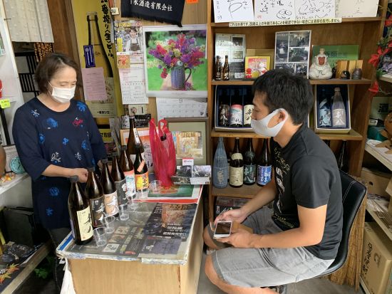 指宿焼酎蔵見学ツアー オリジナルラベルを五合瓶に貼りお持ち帰り　＜約1時間／指宿市＞ by NPO法人 指宿観光&体験の会 