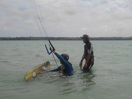 カイトボードマスターコースプラン　基本的な操作から滑走するまで練習　宮古島で唯一カイトボードを体験できるショップがご案内＜10歳から参加OK／4日間／宮古島＞