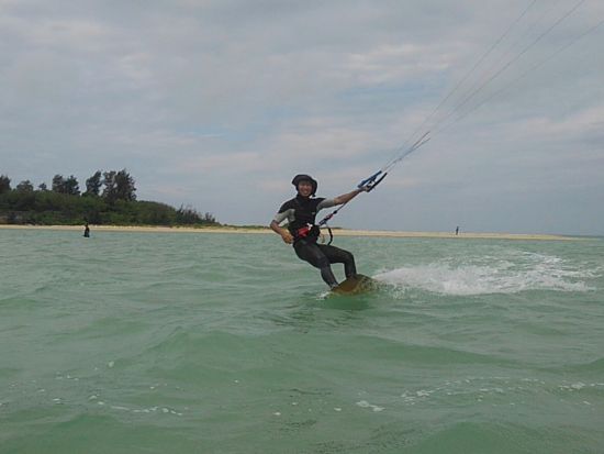 カイトボードマスターコースプラン　基本的な操作から滑走するまで練習　宮古島で唯一カイトボードを体験できるショップがご案内＜10歳から参加OK／4日間／宮古島＞