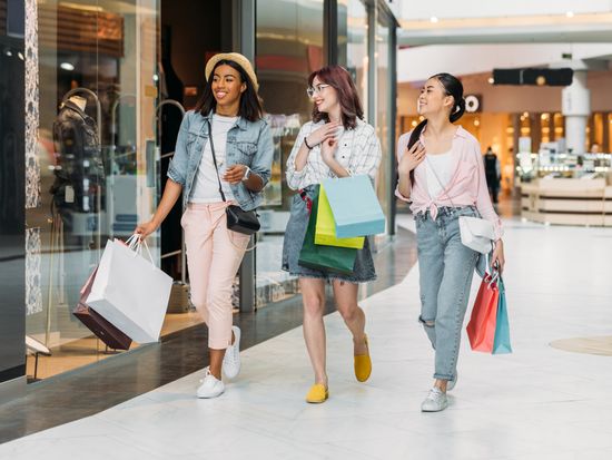 Shopping_Mall_Girls_Fashion_Concept_shutterstock_644794222
