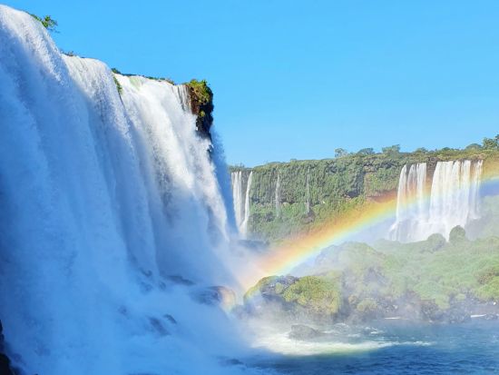 イグアスの滝の上のホテルから優先観光♪ 終日貸切ツアー☆ボート・ヘリコプター・野鳥園付プランあり！＜ブラジル側／日本語ガイド／朝食付／お客様ホテルor空港発着＞
