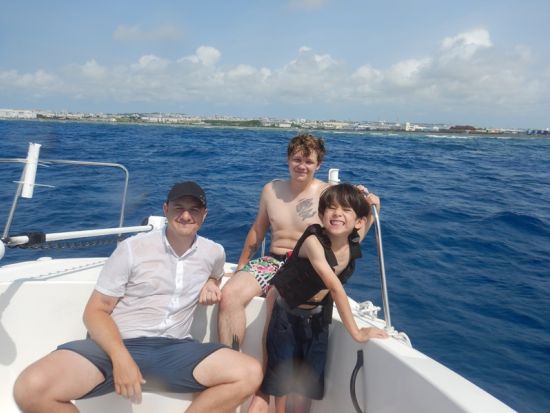 貸切プライベート・クルーズ 　西海岸または慶良間の海をのんびりプライベートクルージング！＜1～6名／2時間／3.5時間・5時間／宜野湾発＞