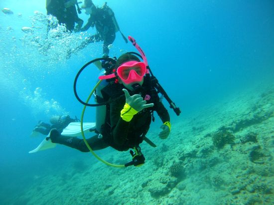 貸切キッズ体験ダイビング 8歳以上のお子様とそのご家族限定ツアー！餌付け体験＆水中写真プレゼント付き＜ビーチ／1ダイブ＞by ハウオリオーシャンスタイル