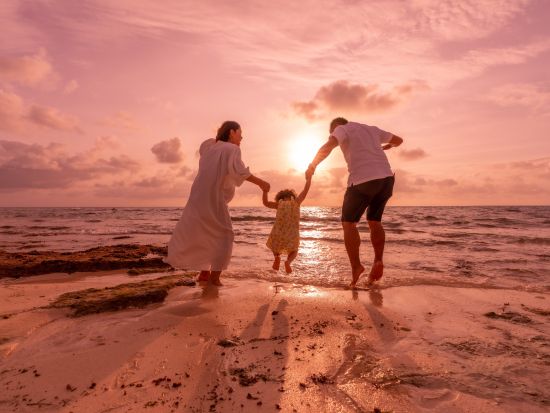 サンセットフォトツアー　与那覇前浜ビーチまたは長間浜　最適な時間帯でご案内する美しい夕日鑑賞＆現地在住カメラマンによる記念撮影＜1時間／宮古島＞