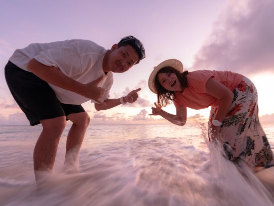 サンセットフォトツアー　与那覇前浜ビーチまたは長間浜　最適な時間帯でご案内する美しい夕日鑑賞＆現地在住カメラマンによる記念撮影＜1時間／宮古島＞