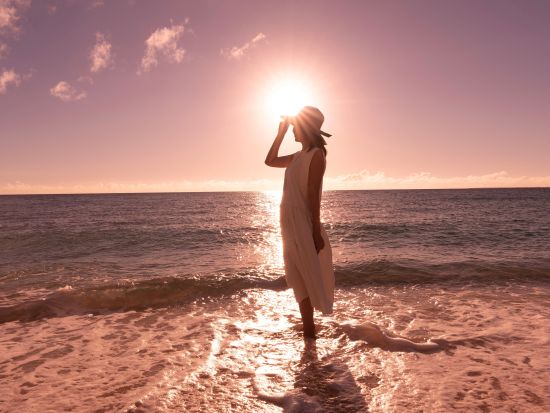 サンセットフォトツアー　与那覇前浜ビーチまたは長間浜　最適な時間帯でご案内する美しい夕日鑑賞＆現地在住カメラマンによる記念撮影＜1時間／宮古島＞