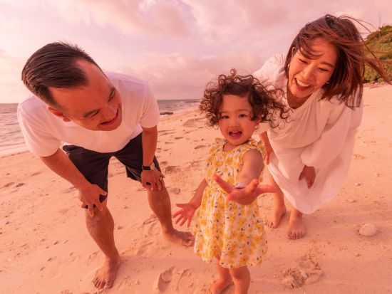 サンセットフォトツアー　与那覇前浜ビーチまたは長間浜　最適な時間帯でご案内する美しい夕日鑑賞＆現地在住カメラマンによる記念撮影＜1時間／宮古島＞