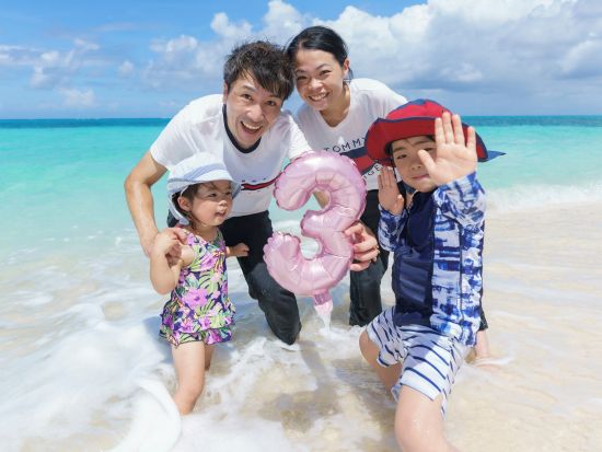 ファミリーフォトツアー　17ENDや渡口の浜などご希望の場所へご案内＆写真撮影　家族みんなで笑顔あふれる素敵な写真を残そう＜2～5名／宮古島＞