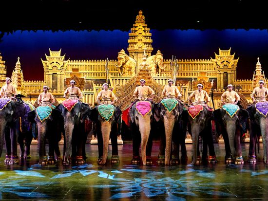 プーケットファンタシー入場券 タイ最大級のテーマパークで人気の象やトラの動物ショーを満喫＜往復シャトル＞