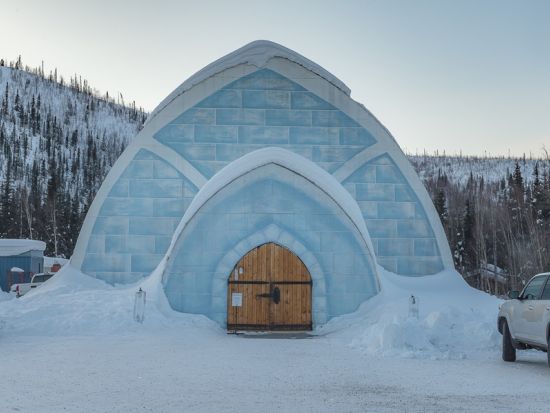 オーロラ鑑賞 in チェナ温泉　冬のアラスカ3泊4日パッケージ　氷の博物館入場券付き ＜8～3月／チェナ温泉リゾート宿泊／フェアバンクス発＞