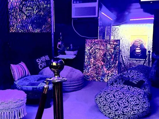 スプラッターアート体験　アートにルールなしで部屋中がキャンバスに！＜カカアコ＞By. Break'N Anger