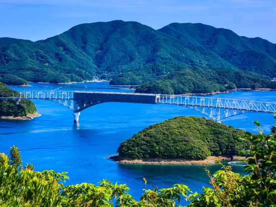 上五島貸切観光タクシー　龍観山展望所＋極楽寺＋土井ノ浦教会＋日島の石塔群＋有福教会＋中ノ浦教会＋桐教会＋米山展望台＋奈良尾のあこう樹＜5時間＞ by若松タクシー