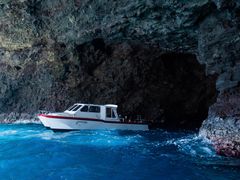Na-Pali-Coast-Tour-on-the-Makana.-Max-12-passenger-image-8 (1)
