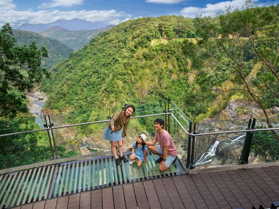 The Edge Lookout Barron Gorge family 3