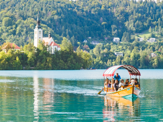 アルプスの瞳・ブレッドとボーヒン湖 1日観光ツアー 中世の町シュコーフィア・ロカにも立ち寄り＜4月～10月／英語／リュブリャナ発＞