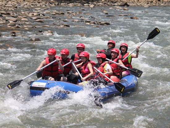 キウル川ラフティングツアー ゆるやかな川で楽しく川下り！＜昼食付／英語ガイド／コタキナバル発＞