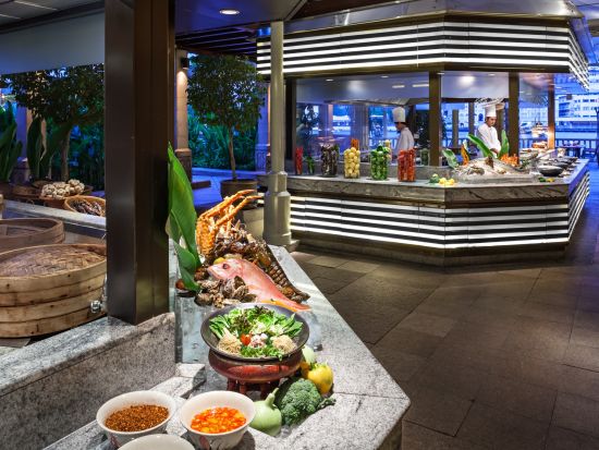 帰国日プラン！5つ星ホテル「ペニンシュラホテル」でのスパ＋ビュッフェディナー＋空港お送り＜貸切送迎車＞