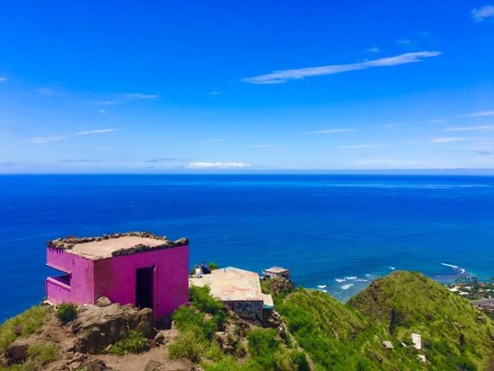 オアフ島フォトジェニックツアー　ピンクピルボックス絶景ハイキング＆ワード・カカアコエリアでのショッピング　レナーズのマラサダ付き