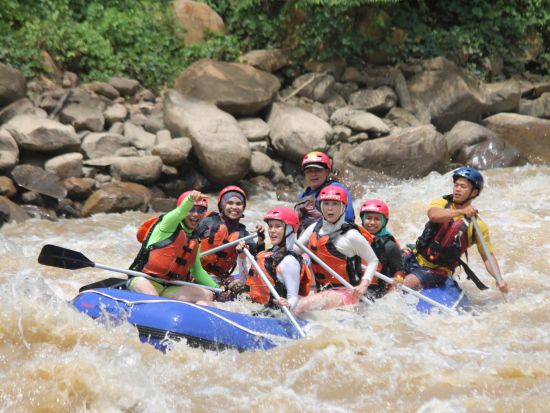 パダス川ラフティングツアー 上級者向けの激流でエキサイティングな川下り！＜昼食付／英語ガイド／コタキナバル発＞