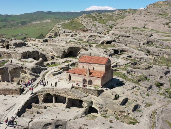 【プライベートツアー】世界遺産 古都ムツヘタの教会とゴリ ウプリスツィ洞穴住居跡＜車＋ガイド貸切／昼食付／トビリシ発＞