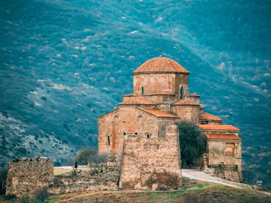 【プライベートツアー】世界遺産 古都ムツヘタの教会とゴリ ウプリスツィ洞穴住居跡＜車＋ガイド貸切／昼食付／トビリシ発＞