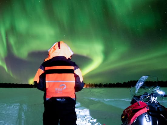 rovaniemi_snowmobile-safari-to-search-for-the-northern-lights_severin-viennot_1920x1442-1920x1152