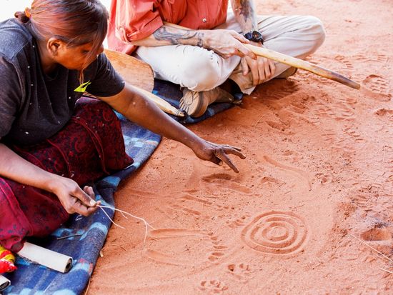 AATKINGS_ULURU_DOTPAINTING 0066