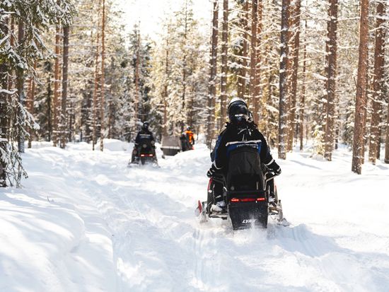 rovaniemi_easy-snowmobile-safari-4_michael-mead_1920x1282