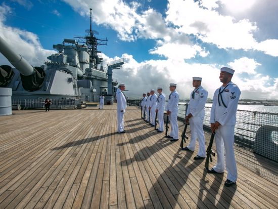 真珠湾（パールハーバー）観光送迎シャトルサービス　フリータイム約4時間！自由に真珠湾を観光＜日本語または英語ドライバー／午前＞