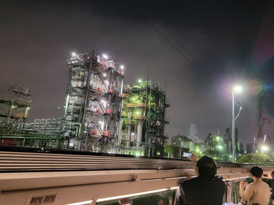 東京レストランバス　ディナーコース　川崎工場地帯の夜景を観賞！オープントップバスで幻想的な夜景を眺めながらフレンチディナーを満喫＜3.5時間／東京駅丸ビル＞
