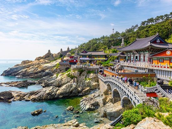 Korea_Busan_Haedong Yonggungsa_海東龍宮寺_shutterstock_1454120993