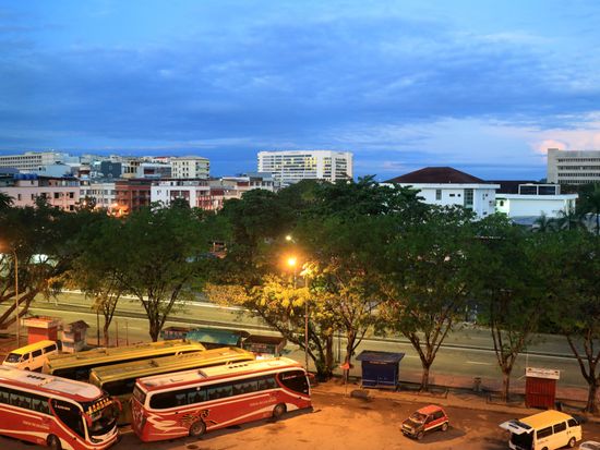 kotakinabalucity_pixta_37187982_M