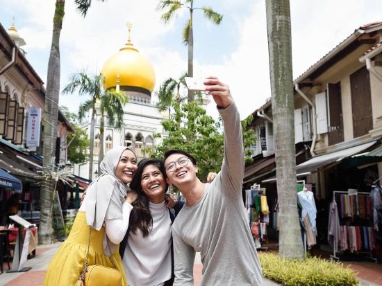 【シンガポール1日観光ツアー】リバーボート乗船＋ガーデンズ・バイ・ザ・ベイ＋アラブストリート＋富の噴水で運気UP！＜1日／日本語ガイド／S$10昼食クーポン券＞