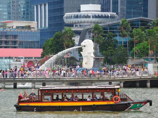 【シンガポール1日観光ツアー】リバーボート乗船＋ガーデンズ・バイ・ザ・ベイ＋アラブストリート＋富の噴水で運気UP！＜1日／日本語ガイド／S$10昼食クーポン券＞