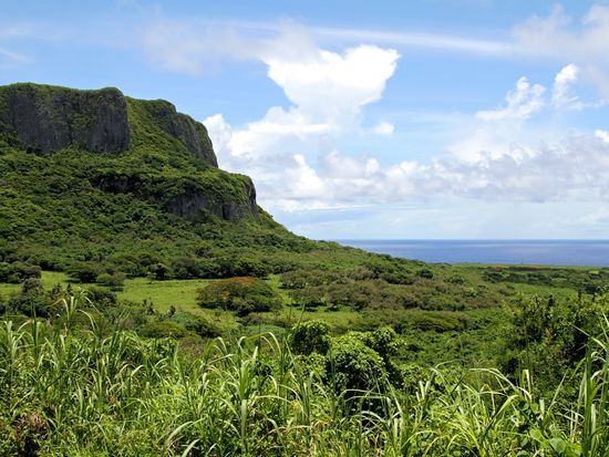 saipan_suicide_cliff_pixta_3118177_M