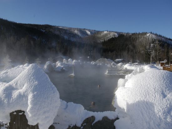 チェナ温泉日帰りツアー　屋外温泉で心身ともにリフレッシュ 温泉入浴料込み ＜日本語ガイド／フェアバンクス発＞
