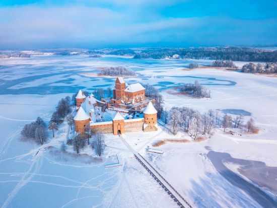 トゥラカイ　半日観光ツアー ＜車＋ガイド貸切／ヴィリニュス発＞