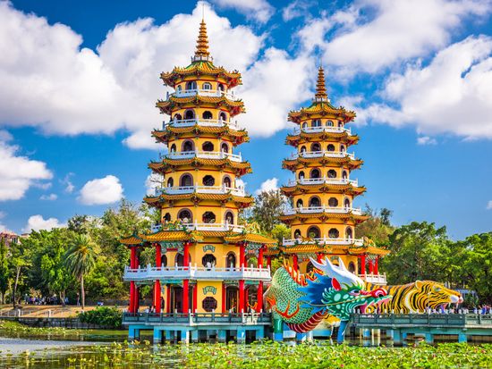 蓮池潭_shutterstock_669732970