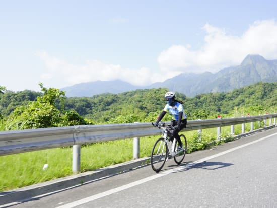 【貸切】サイクリングで台湾を一周！憧れの環島体験で台湾の魅力を再発見　サポートカー付きで安心＜6泊7日／宿泊付き／日本語ガイド／台北発着＞