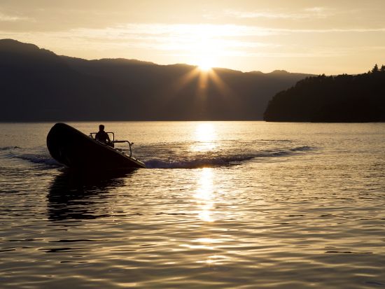 十和田湖パワーボートクルーズ　7つの海を旅したプロの航海士が秘境へご案内！ 他では体験できない十和田湖完全制覇＜4～11月／十和田湖＞by リブパイオニア