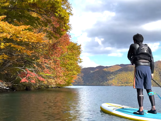 十和田湖 SUP体験　透明度抜群の湖水、移り変わる木々の色…。四季を満喫しながらのSUP体験 ＜7～10月／高校生以上参加可／十和田湖＞by4-Ride