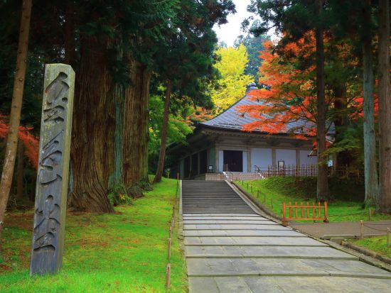 貸切観光タクシー 世界遺産「平泉」をじっくり観光 奥州藤原3代が築いた浄土の世界 中尊寺金色堂・毛越寺・達谷の窟＆岩手県の名勝、厳美渓を訪れる旅＜花巻発一関着＞