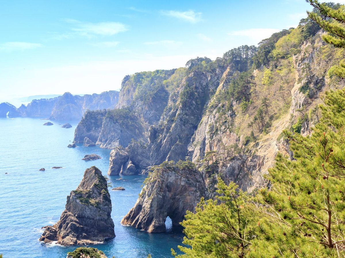 F8三陸海岸 F8三陸海岸 岩手県三陸海岸の絶景海岸線、断崖絶壁に続く景観に