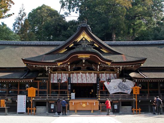 奈良駅発 日帰りバスツアー 大神神社＋キトラ古墳「四神の館」＋石舞台＋飛鳥寺＋橘寺  英語・中国語対応音声ガイドあり＜昼食付／JR奈良駅・近鉄奈良駅発＞
