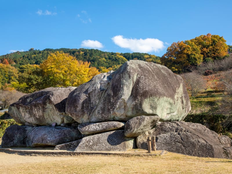 Japan_Nara_Ishibutai-kofun_pixta_71668746