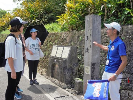 ガイドと歩く！那覇まちま～い　世界遺産 玉陵（たまうどぅん）と「金城町石畳」めぐり＜午前・午後／那覇 玉陵発＞