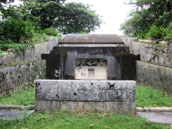 ガイドと歩く！那覇まちま～い　国際通りのワキ道ヨコ道ウラの道 ＜午前・午後／那覇 ゆいレール美栄橋駅発＞