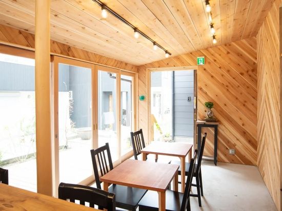 古都鎌倉のゲストハウス「Trawl（トロール）」で漁師に学ぶタコさばき体験とたこ焼き作り＆一棟貸し宿泊 しらす詰め合わせ等土産付き＜1泊2日／2～6名／鎌倉＞