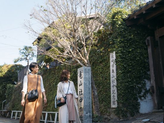 坂本龍馬の足跡散策ツアー　4つの龍馬像＋風頭公園＋上野彦馬家墓地＋亀山社中記念館＋『竜馬がゆく』文学碑＋眼鏡橋 ＜午前・午後／約3時間／長崎市＞